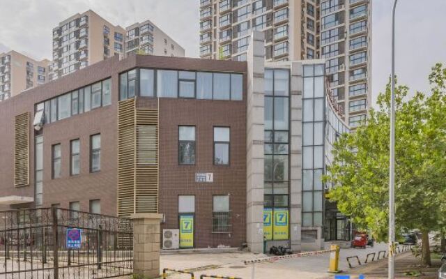 7 Days Inn Premium(Beijing South Gate of Communication University  and Shuangqiao Metro Station)