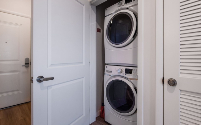 Luxe 2BR Apartment Balcony Gym and Pool