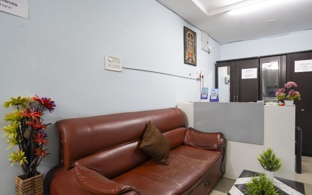 OYO 80454 Grand Aarvi Suites