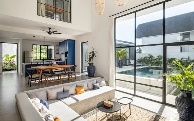 Stylish 3BR Villa Myla By Azure