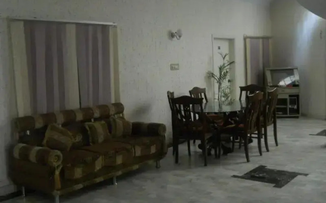 Sunrise Guest House Multan