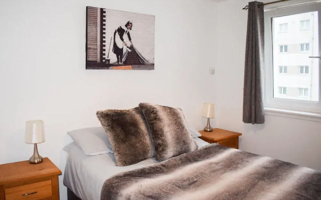 Modern 2 Bedroom Property With Balcony