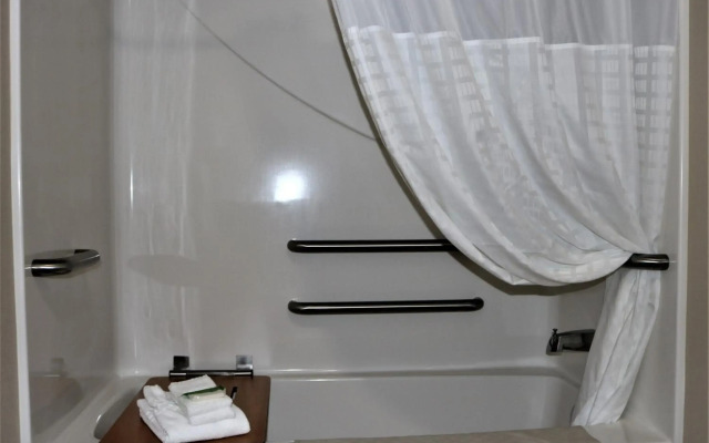 Rock Island Inn & Suites