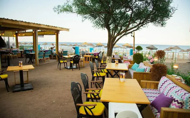 Kara Kedi Beach Bungalow