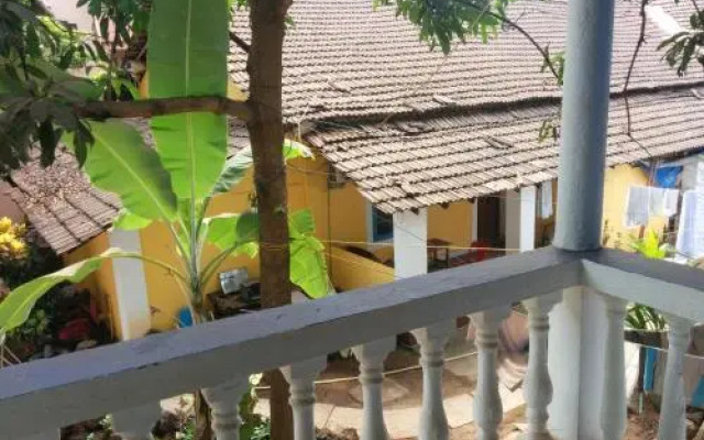 Session Haus Hostel