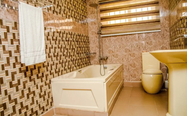 Tobby Royal Suites