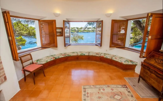 Villa Can Pirata . Seafront Villa For 10 People