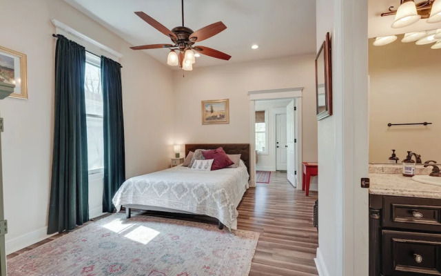 Springfield Home < 1/2 Mi to Commercial Street!