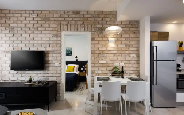Contemporary & Texture-Rich Hideaway