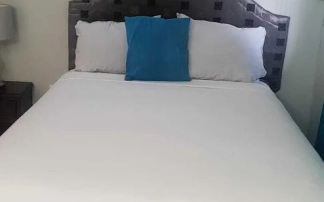 Gated Studio By The Pavillian Mall Near US Embassy Liguanea Kingston
