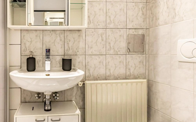 COZY + TRENDY by JR City Apartments