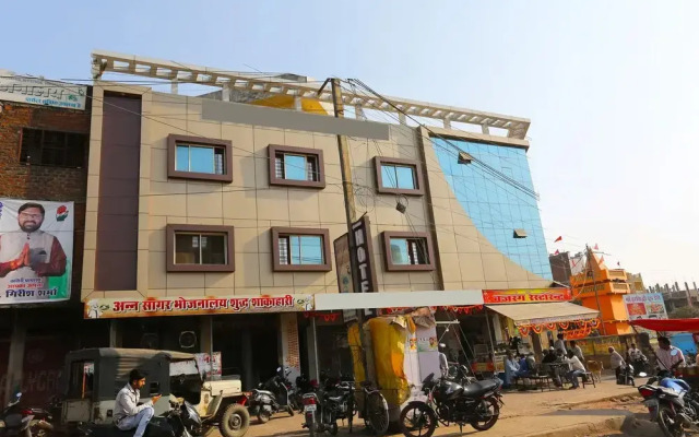 OYO 22665 Hotel Dev Shree