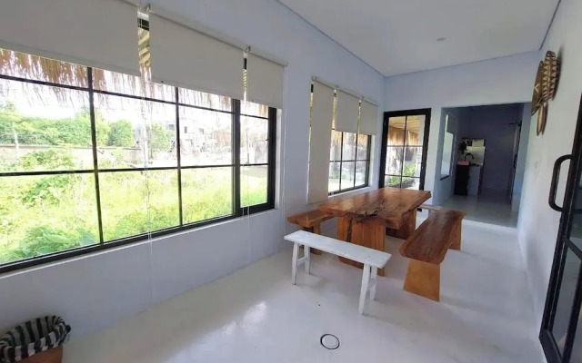 Double D Guesthouse and Villa