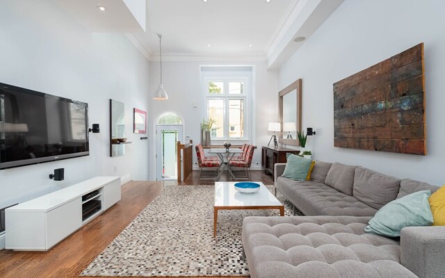 3 Bedroom 2 Bath Large Patio and CN View