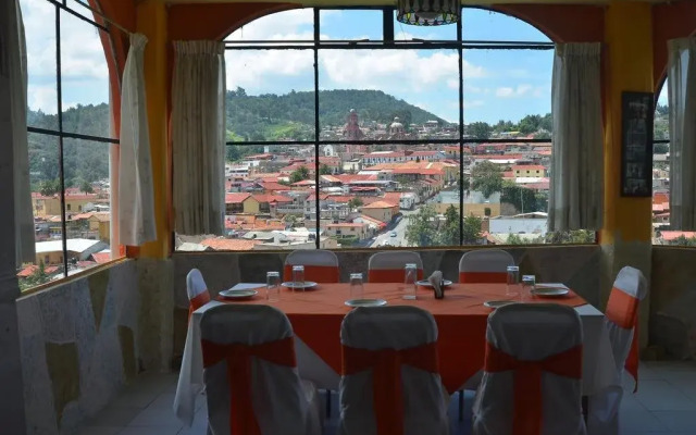 Hotel and Restaurant Los Arcos