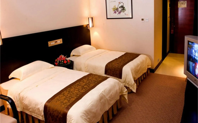 Skyline Plaza Hotel