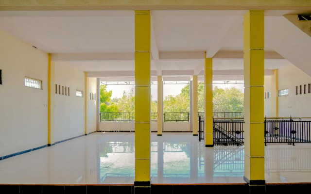 Super OYO 1759 Family Residence