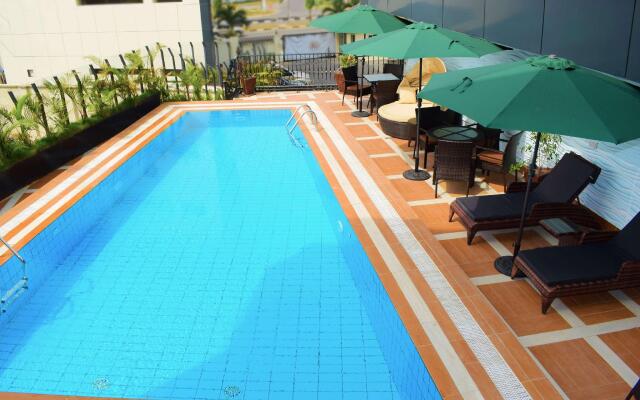 Monty Suites & Golf