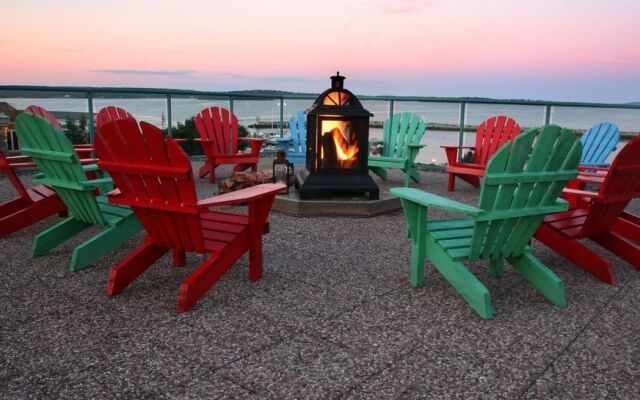 Oak Island Resort & Conference Centre