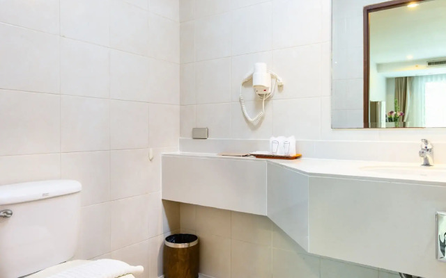 Lasalle Suites Hotel & Residence