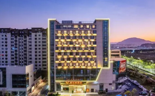 Vienna Hotel (Zhangzhou Jinfeng Industrial Park Business Center)