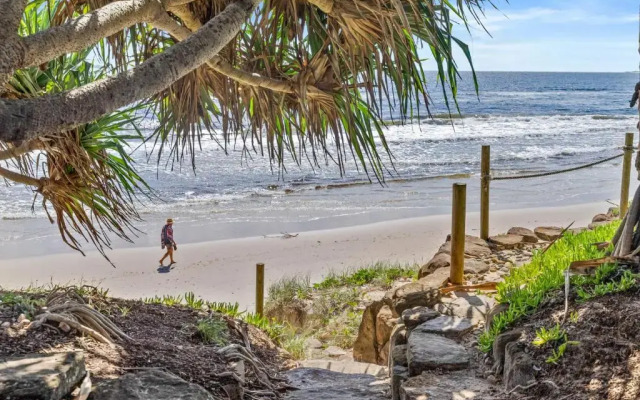 Fuller Holidays - Belongil Beach Pavilion House, 18A Childe St