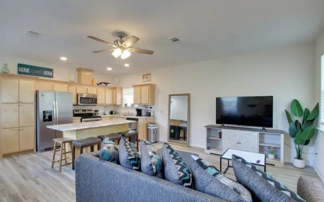 Downtown Pensacola Vacation Rental w/ Yard!