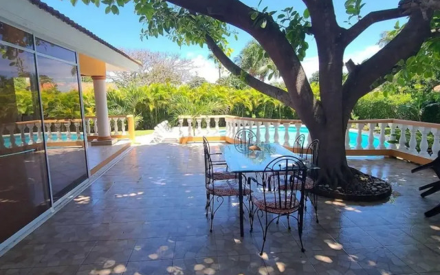 Great 4 Bedroom Getaway Villa With Large Private Pool