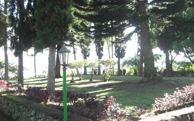 Pandu Lakeside Hotel Tuktuk