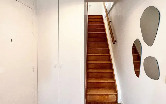 Copernic Line Elegant 3BR Apartment in Paris