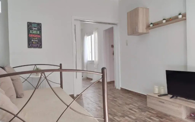 Athena's Home, Sunny Balkony 100m from metro!