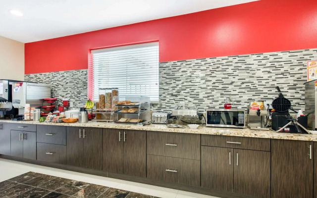 Econo Lodge Inn & Suites Houston Willowbrook