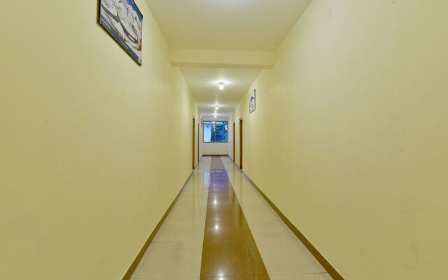 OYO 19498 Hotel Tridev