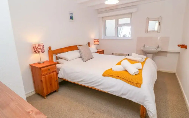 Gunwalloe Cottage