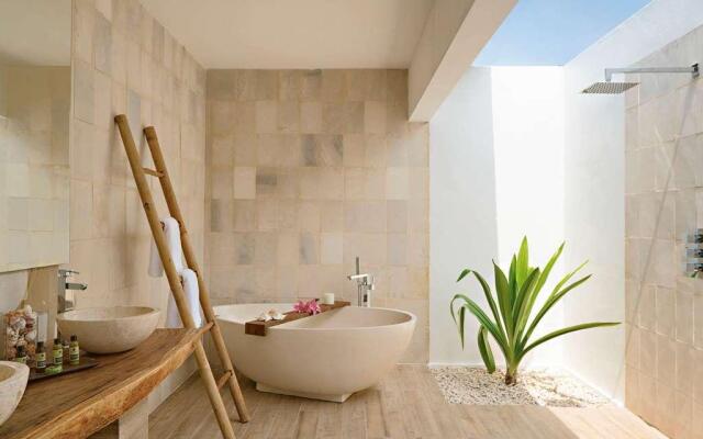 Kuredhivaru Resort & Spa Maldives