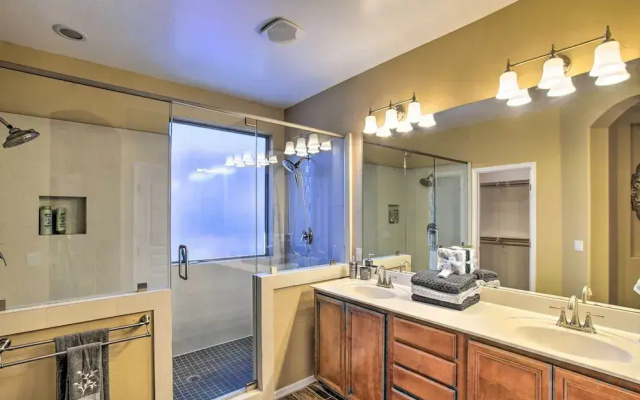 4 Mi to Surprise Stadium! Snowbird Haven w/ Pool