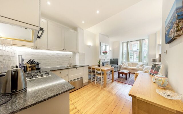 The Spacious Putney Duplex - SCF