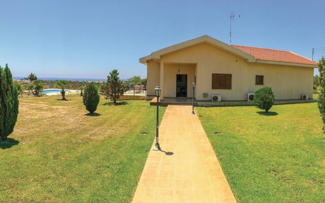 Beautiful Home in Maroni Lamaka With Wifi and 4 Bedrooms