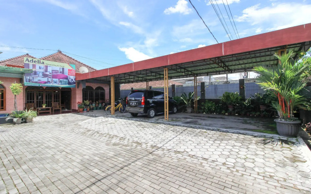 RedDoorz near Candi Ratu Boko
