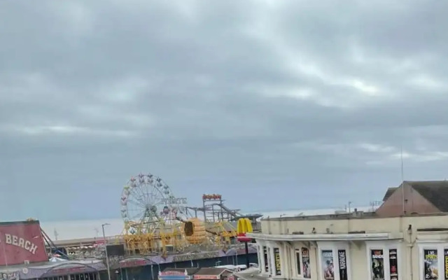 OYO Queens Hotel, Skegness Pier