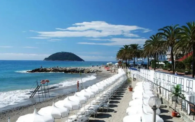 Ampio appartamento per 9 persone a pochi passi dal mare