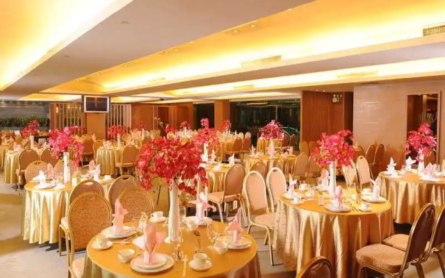 Riverside Hotel