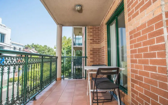 Spacious & Cozy Apartment In Heart Of Redfern
