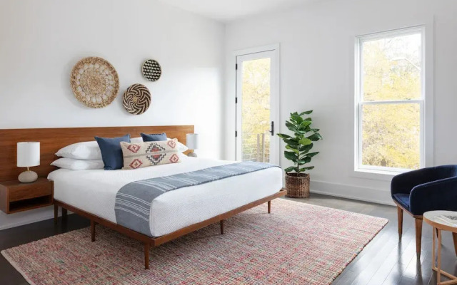 Historic District Charmer - 3 Br Townhouse