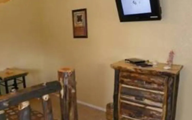 RedAwning Out of Dodge Lodge