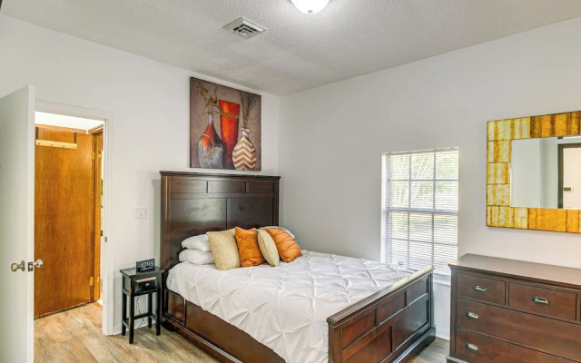 Close to Hospital & Dtwn! Quiet Waycross Home