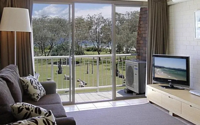 Main Beach Apartments