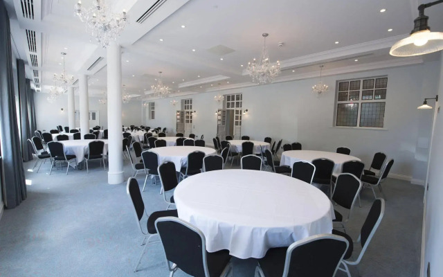 Yarrow Hotel