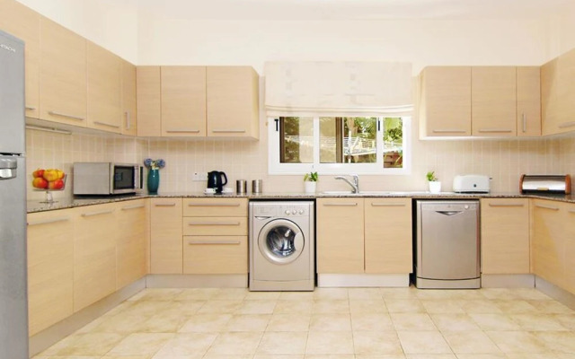 Cleopatra Paralimni in Paralimni