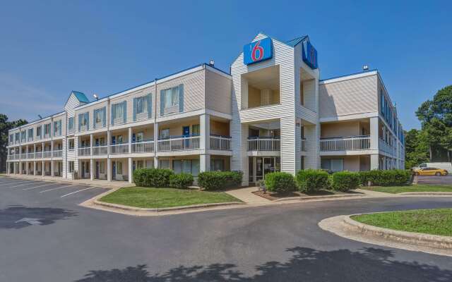 Motel 6 Raleigh, NC - North